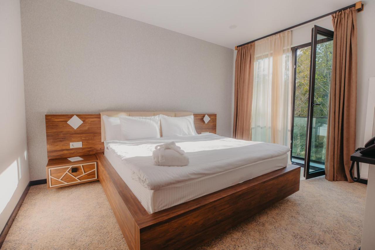 Capo Verde Hotel באטומי מראה חיצוני תמונה