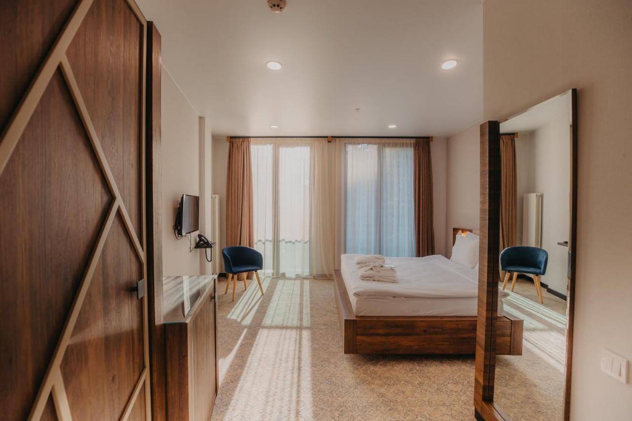 Capo Verde Hotel באטומי מראה חיצוני תמונה