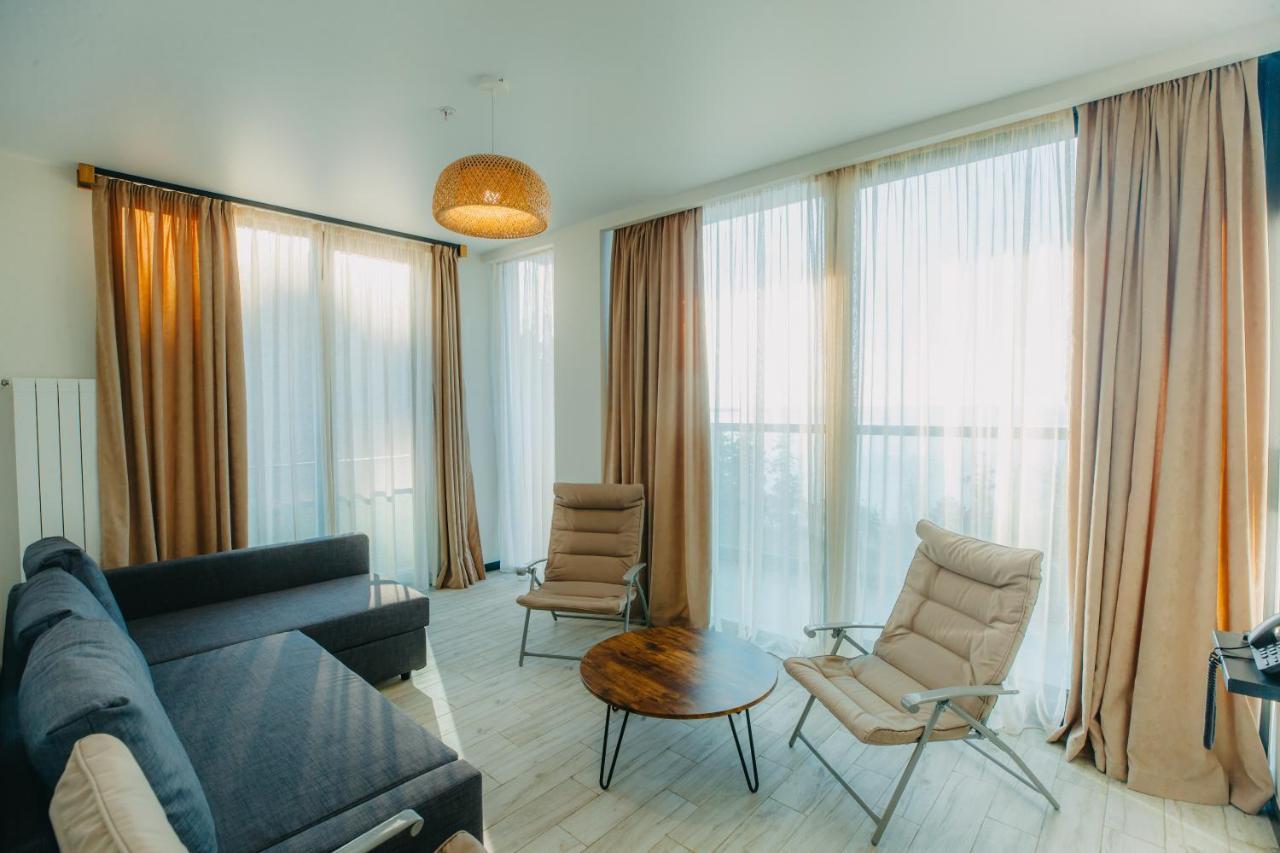 Capo Verde Hotel באטומי מראה חיצוני תמונה